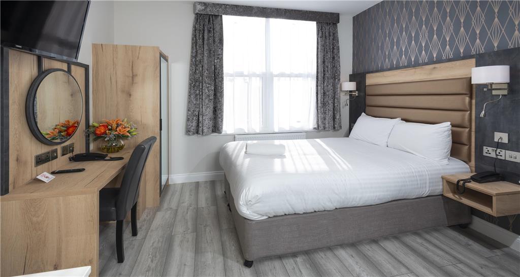 Western Chiswick Palace & 3*