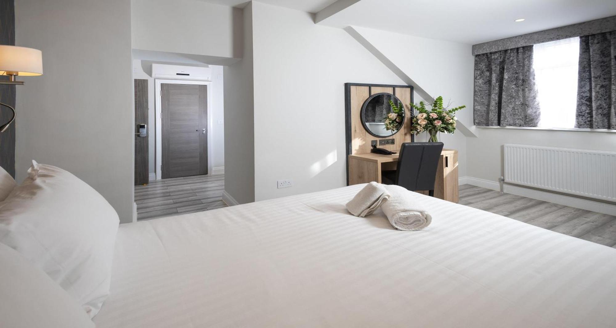 Western Chiswick Palace & Hotel